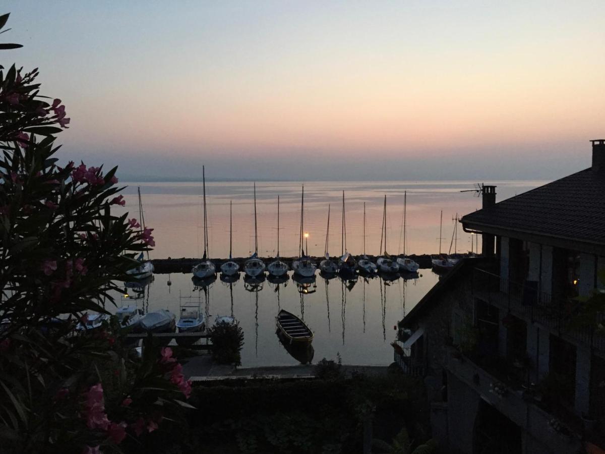 A Room With A View - Maisonnette Dans Bourg Medieval Au Bord Du Lac Leman Yvoire Exterior foto